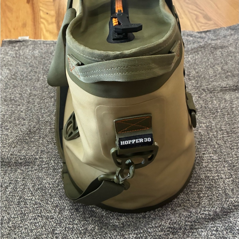 YETI Tan & Olive Ranger cooler Bag - Durable Men's Carryall - Picture 9 of 13